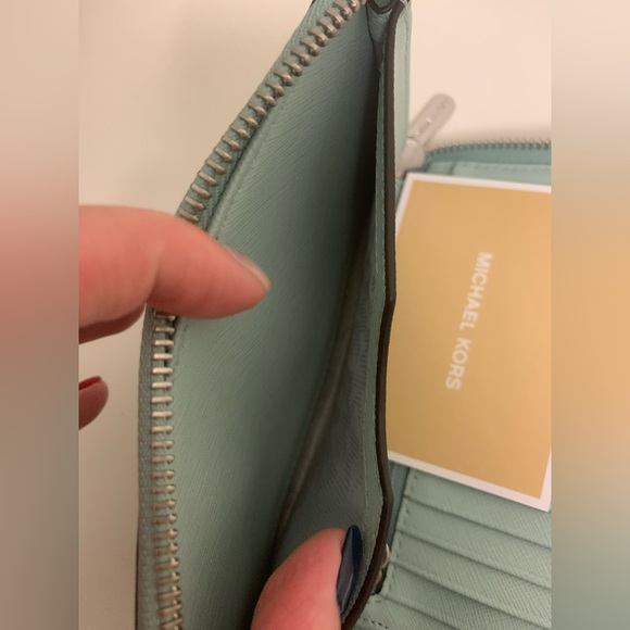 MICHAEL MICHAEL KORS Leather Smartphone Wallet Wristlet -Mint Green-NWT - Picture 10 of 13